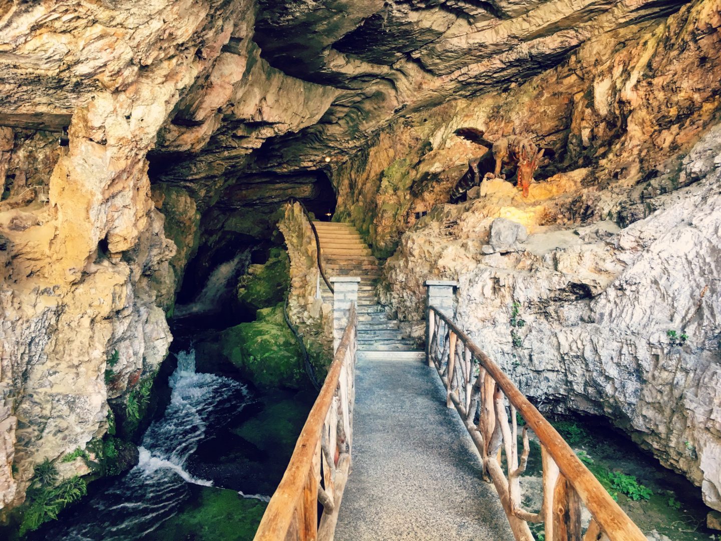 St Saint Beatus Caves Grottes