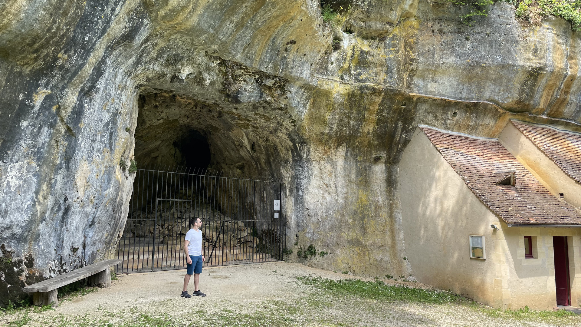 Grottes de Combarelles Maisonnette Préhistoire Gravures Falaise Louis Slow World Sarlat